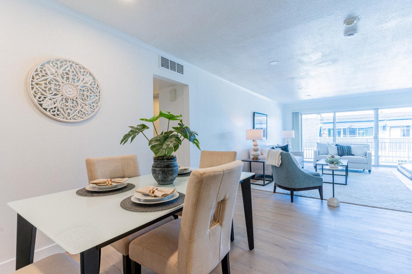 Detail Gallery Image 14 of 39 For 1945 Mount Vernon Ct #14,  Mountain View,  CA 94040 - 2 Beds | 2 Baths