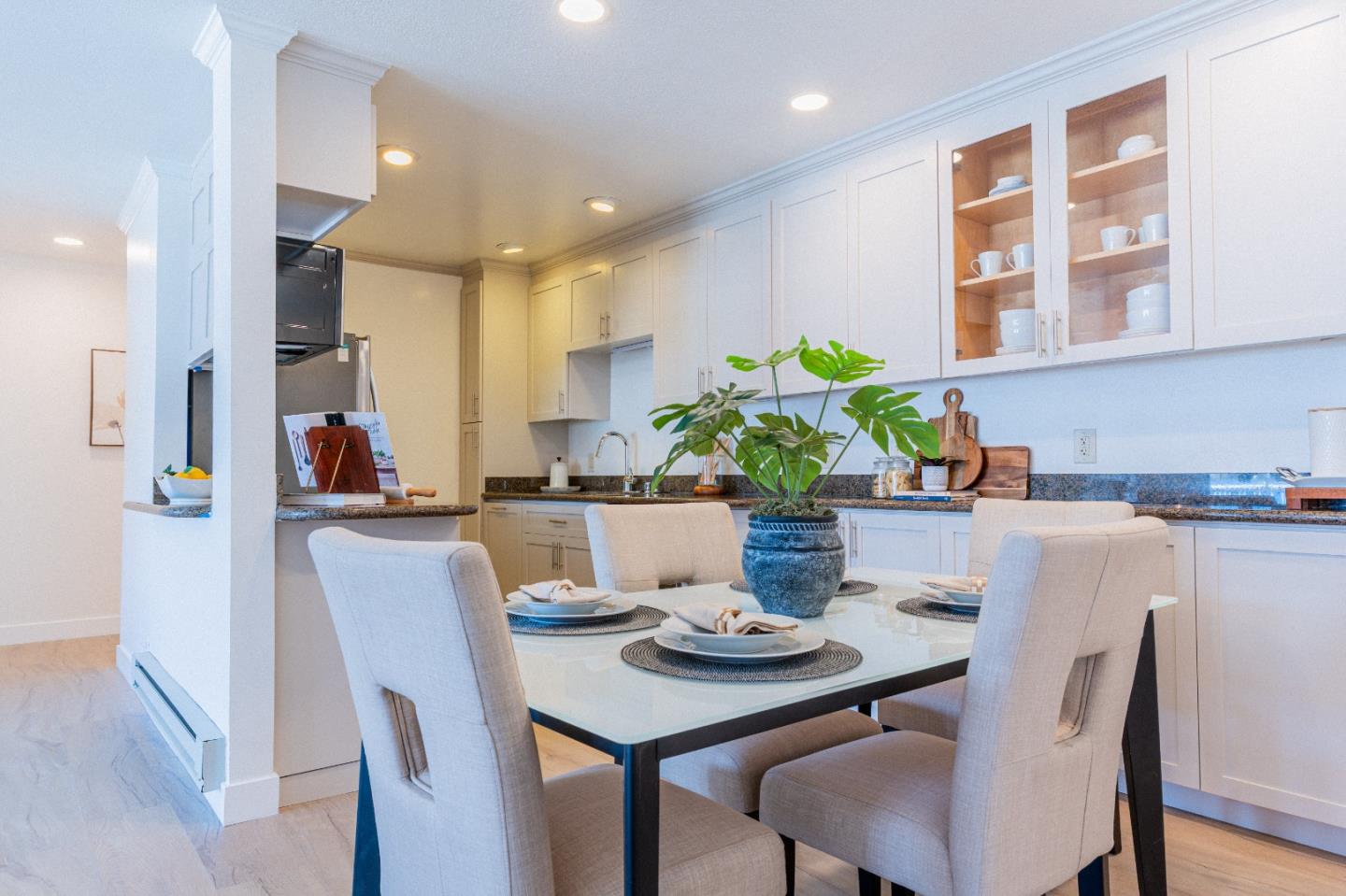 Detail Gallery Image 15 of 39 For 1945 Mount Vernon Ct #14,  Mountain View,  CA 94040 - 2 Beds | 2 Baths