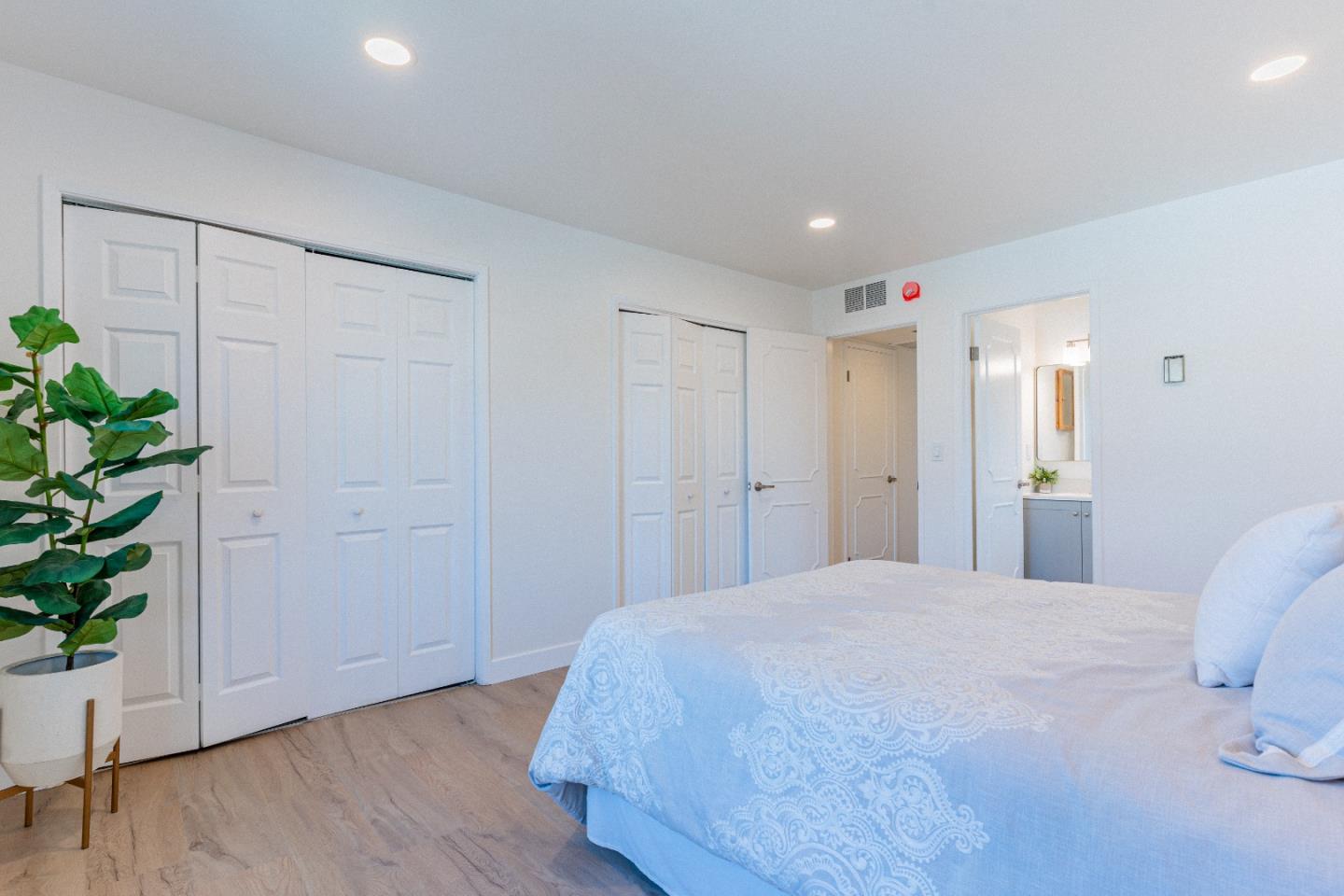 Detail Gallery Image 17 of 39 For 1945 Mount Vernon Ct #14,  Mountain View,  CA 94040 - 2 Beds | 2 Baths