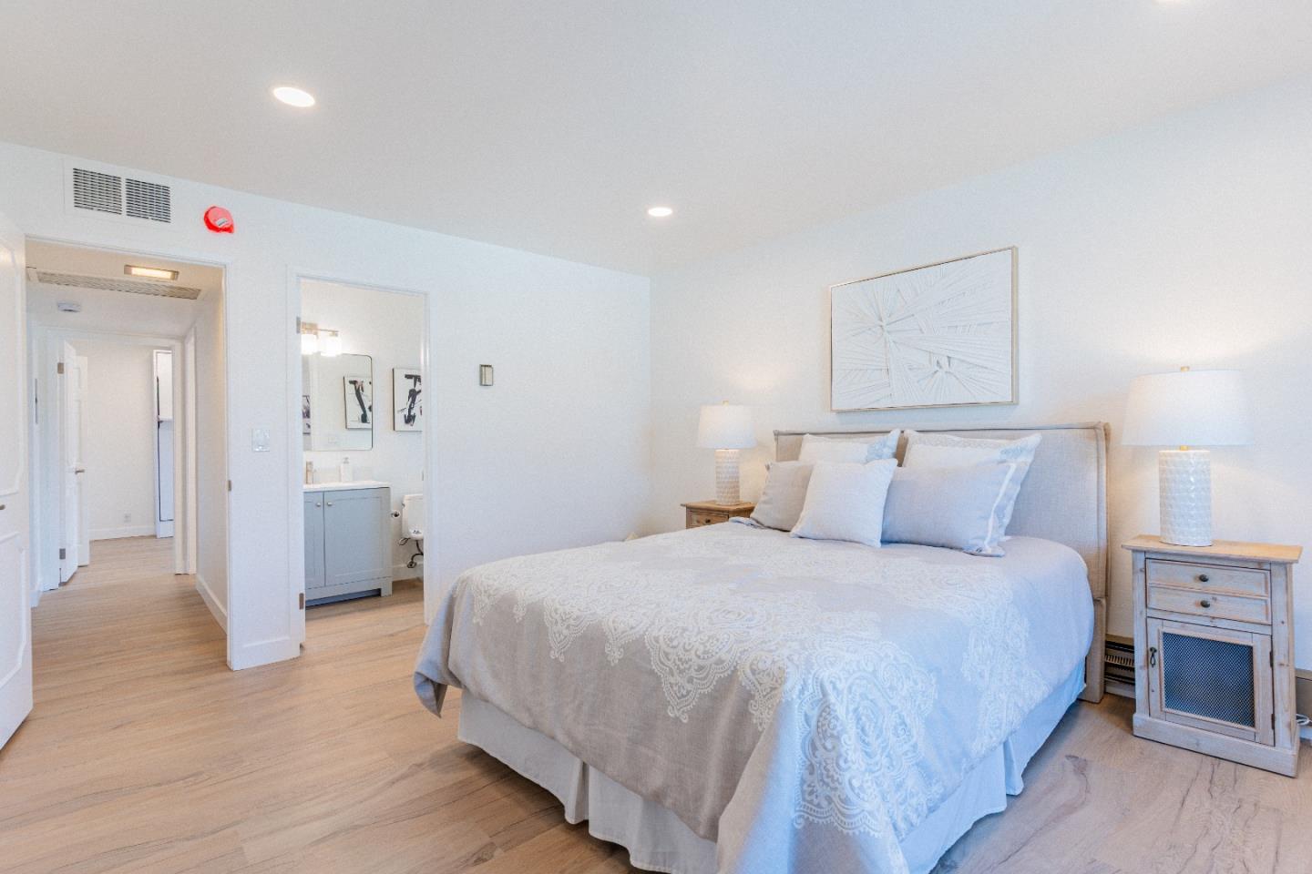 Detail Gallery Image 18 of 39 For 1945 Mount Vernon Ct #14,  Mountain View,  CA 94040 - 2 Beds | 2 Baths