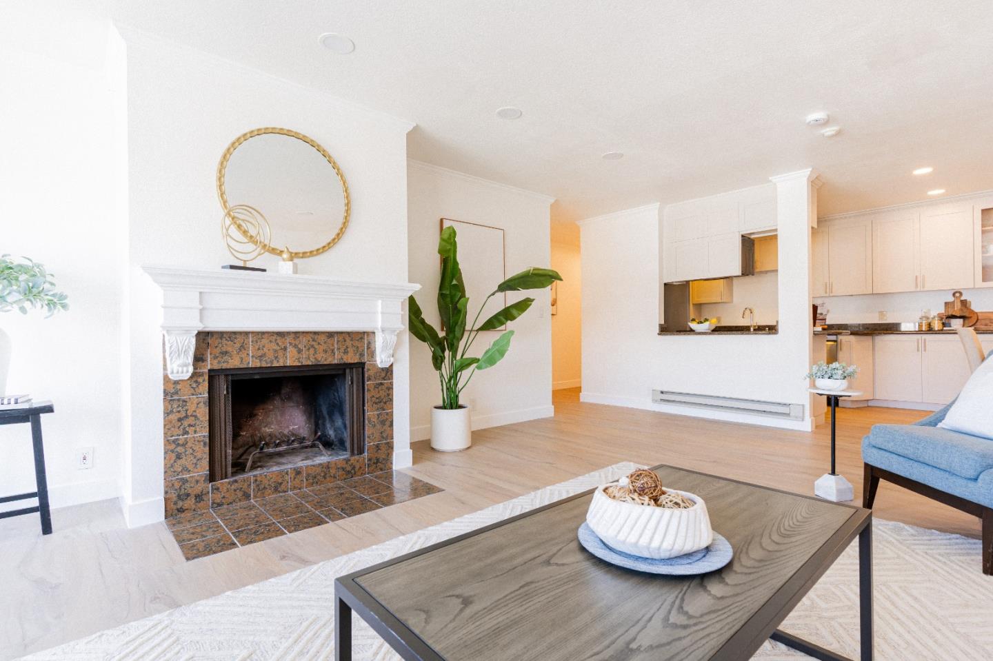 Detail Gallery Image 3 of 39 For 1945 Mount Vernon Ct #14,  Mountain View,  CA 94040 - 2 Beds | 2 Baths