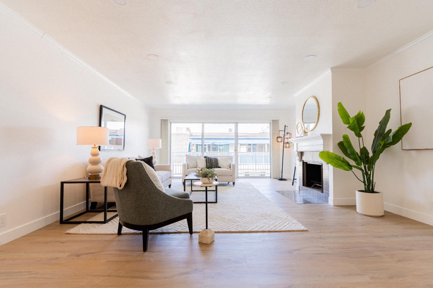 Detail Gallery Image 4 of 39 For 1945 Mount Vernon Ct #14,  Mountain View,  CA 94040 - 2 Beds | 2 Baths