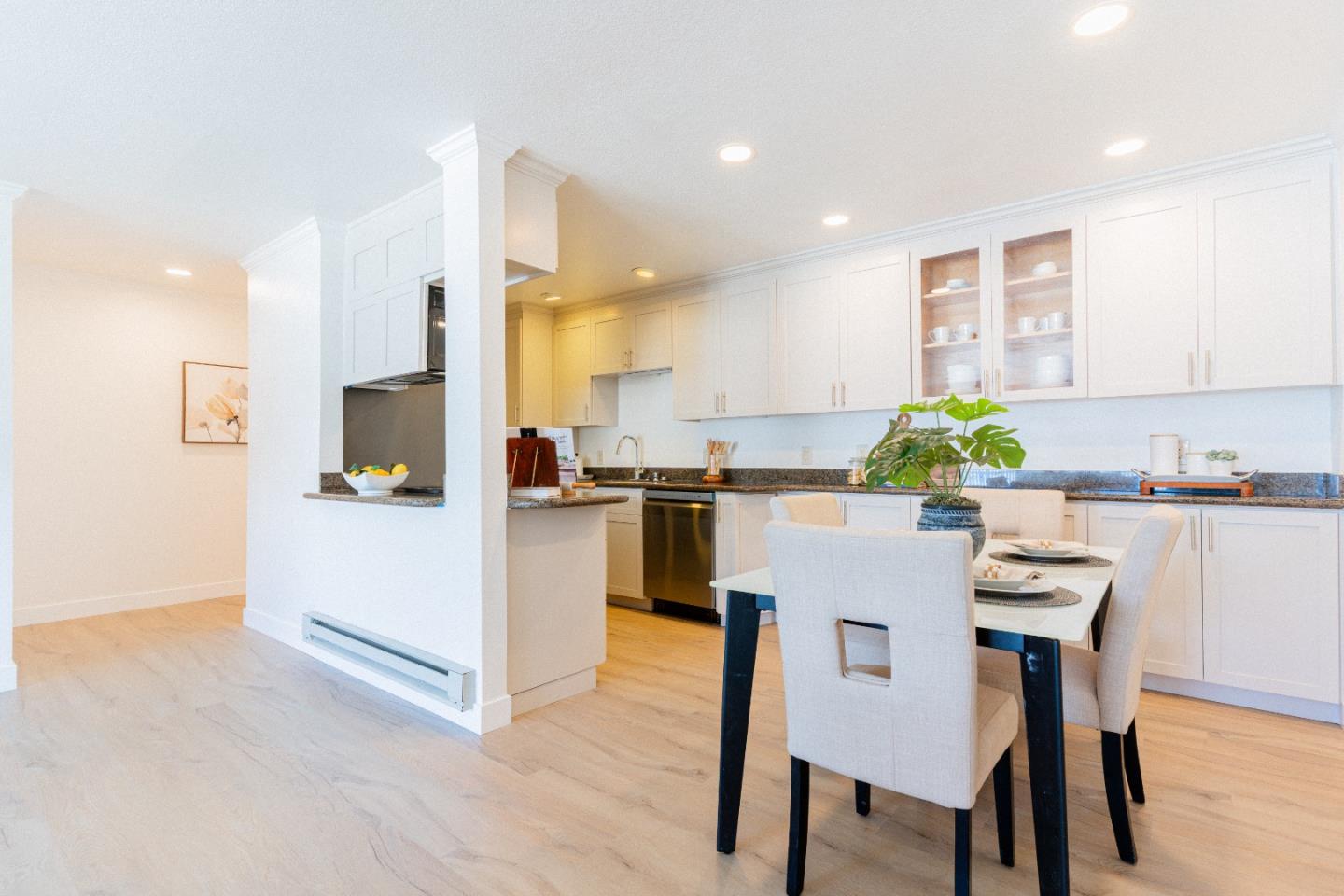 Detail Gallery Image 7 of 39 For 1945 Mount Vernon Ct #14,  Mountain View,  CA 94040 - 2 Beds | 2 Baths