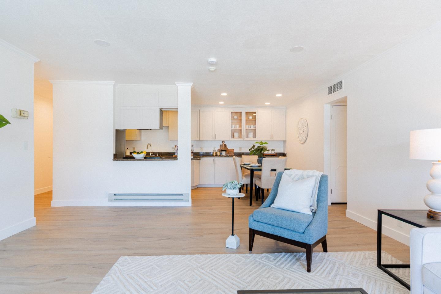 Detail Gallery Image 8 of 39 For 1945 Mount Vernon Ct #14,  Mountain View,  CA 94040 - 2 Beds | 2 Baths