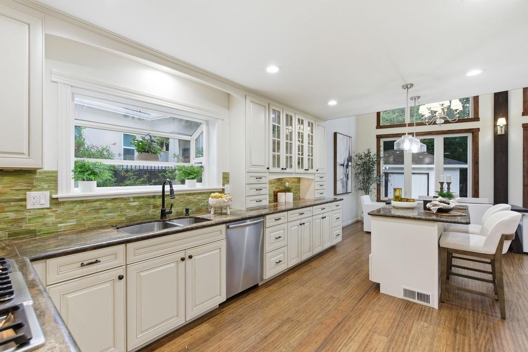 Detail Gallery Image 11 of 40 For 2250 Carmelita Dr, San Carlos,  CA 94070 - 4 Beds | 3 Baths