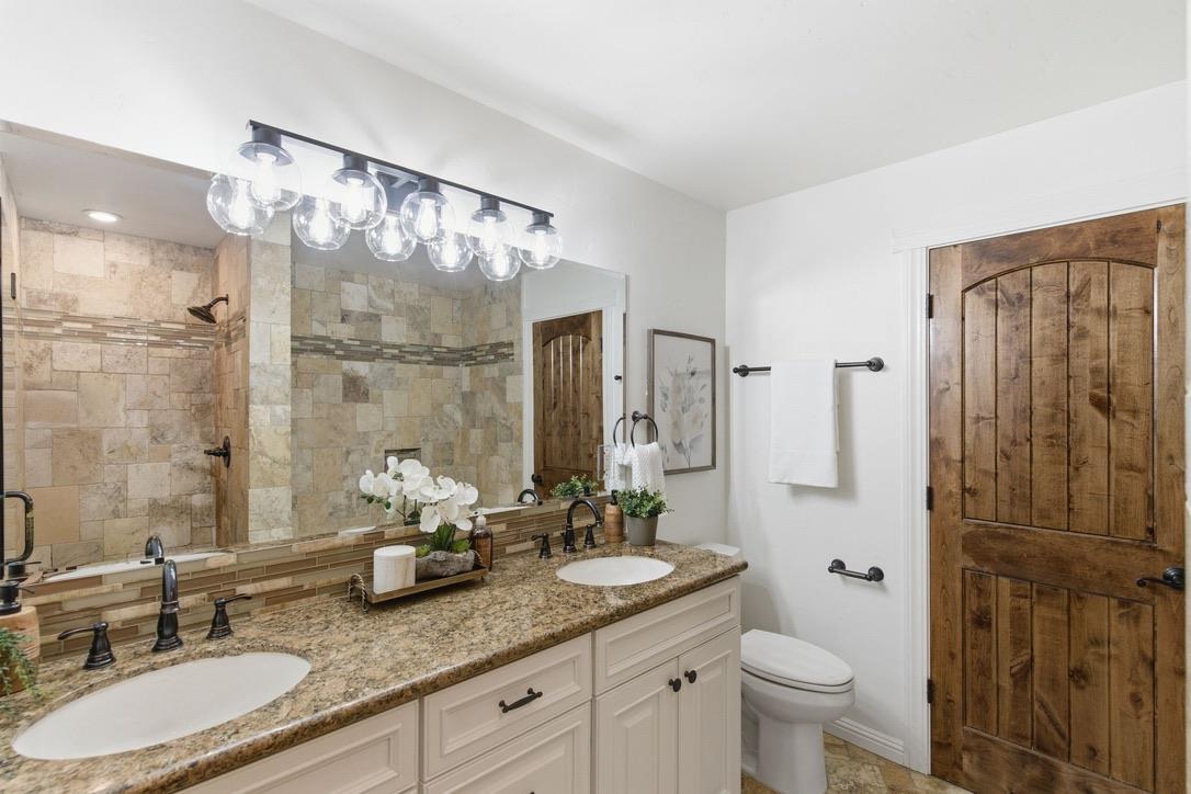 Detail Gallery Image 14 of 40 For 2250 Carmelita Dr, San Carlos,  CA 94070 - 4 Beds | 3 Baths