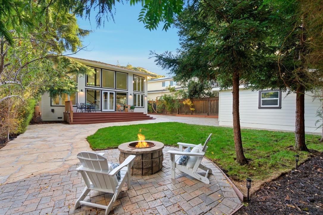 Detail Gallery Image 28 of 40 For 2250 Carmelita Dr, San Carlos,  CA 94070 - 4 Beds | 3 Baths