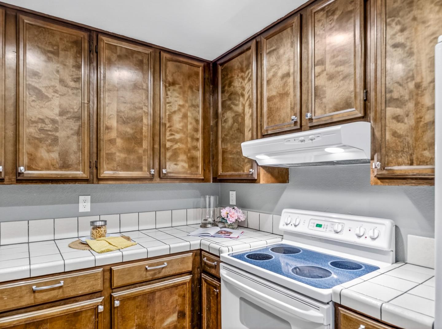 Detail Gallery Image 10 of 46 For 425 Kenbrook Cir, San Jose,  CA 95111 - 2 Beds | 2 Baths