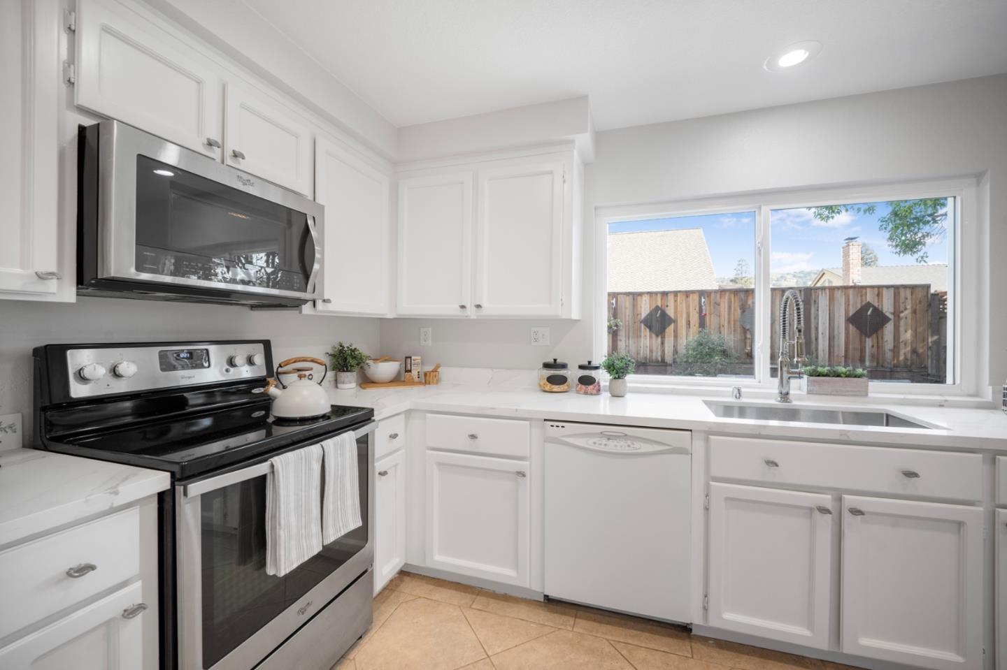 Detail Gallery Image 17 of 41 For 2195 Cimarron Ct, Morgan Hill,  CA 95037 - 5 Beds | 2/1 Baths