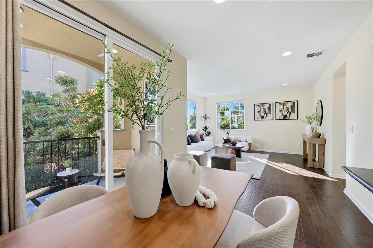 Detail Gallery Image 10 of 41 For 536 Almaden Walk Loop, San Jose,  CA 95125 - 2 Beds | 2/1 Baths