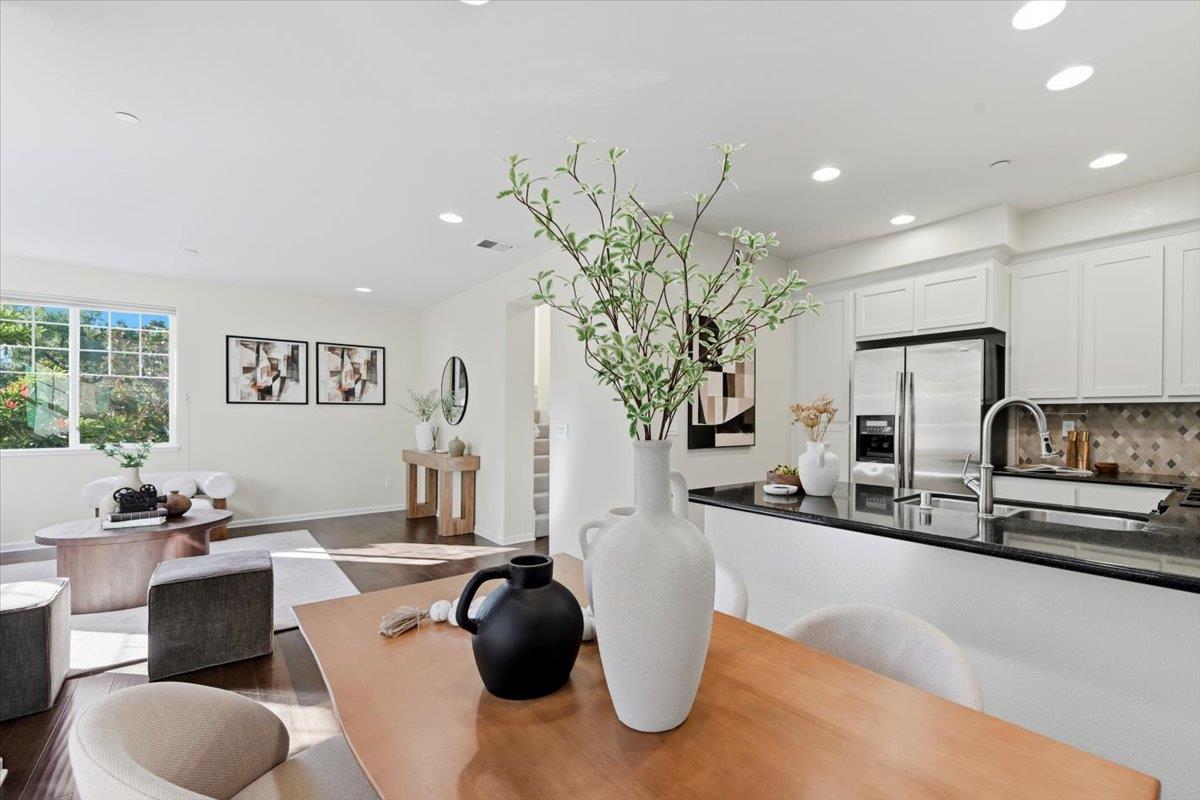 Detail Gallery Image 11 of 41 For 536 Almaden Walk Loop, San Jose,  CA 95125 - 2 Beds | 2/1 Baths