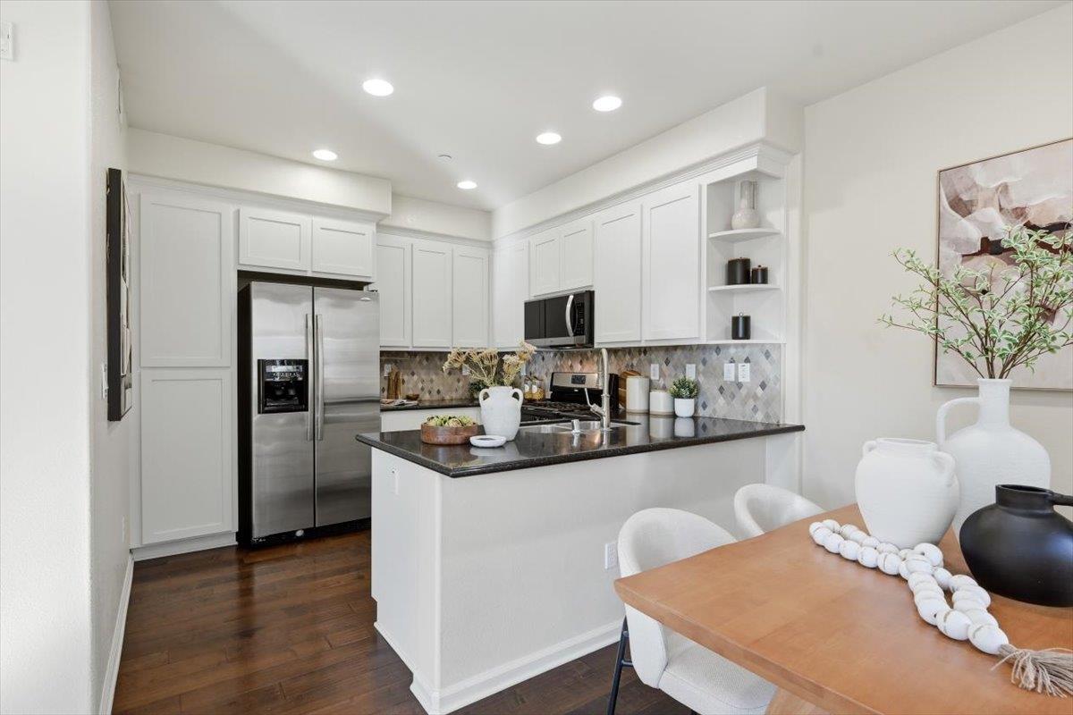 Detail Gallery Image 12 of 41 For 536 Almaden Walk Loop, San Jose,  CA 95125 - 2 Beds | 2/1 Baths