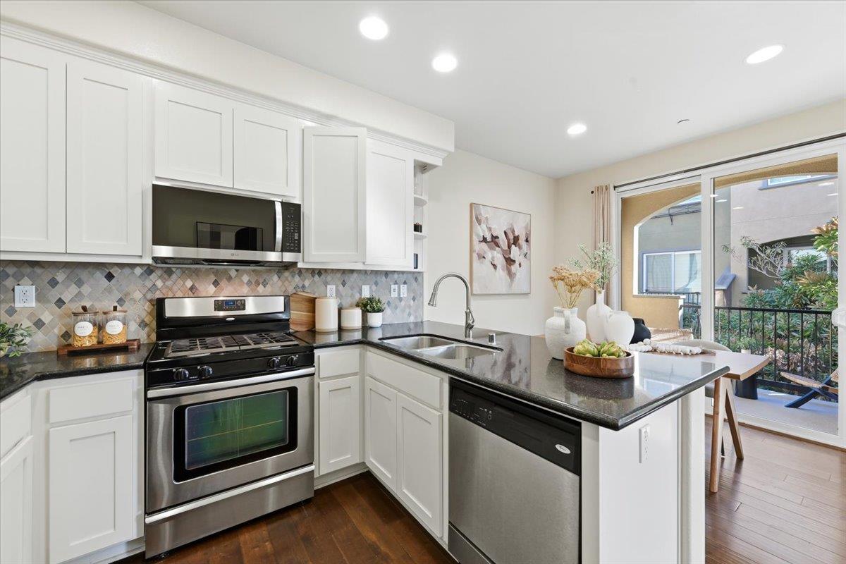 Detail Gallery Image 15 of 41 For 536 Almaden Walk Loop, San Jose,  CA 95125 - 2 Beds | 2/1 Baths