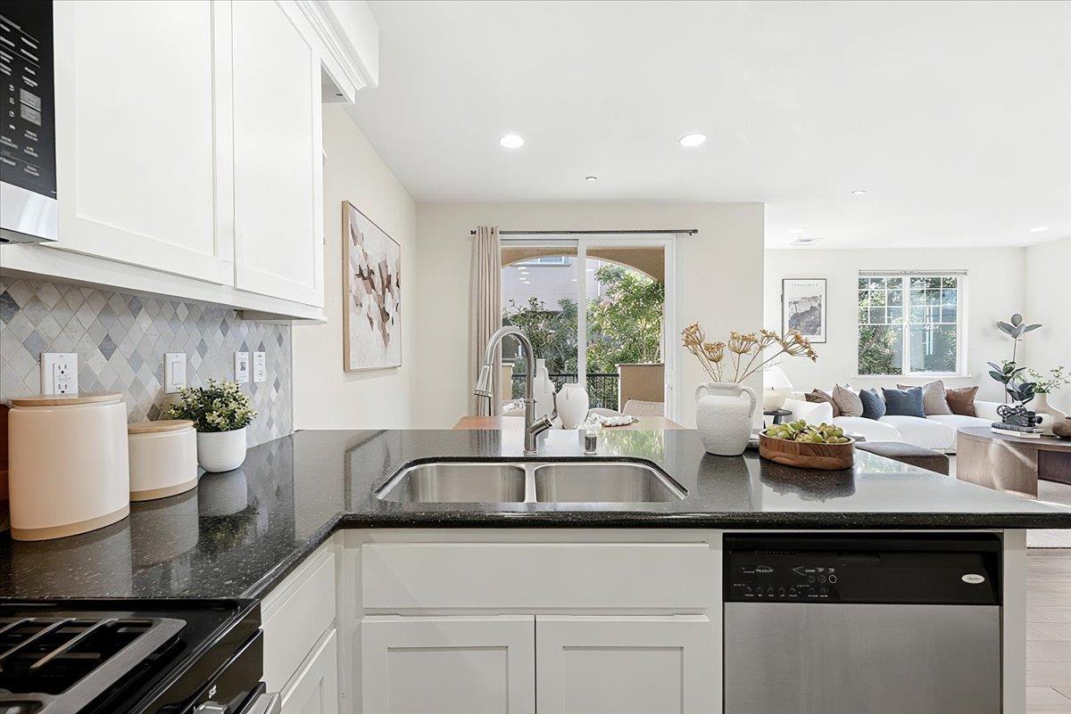 Detail Gallery Image 16 of 41 For 536 Almaden Walk Loop, San Jose,  CA 95125 - 2 Beds | 2/1 Baths