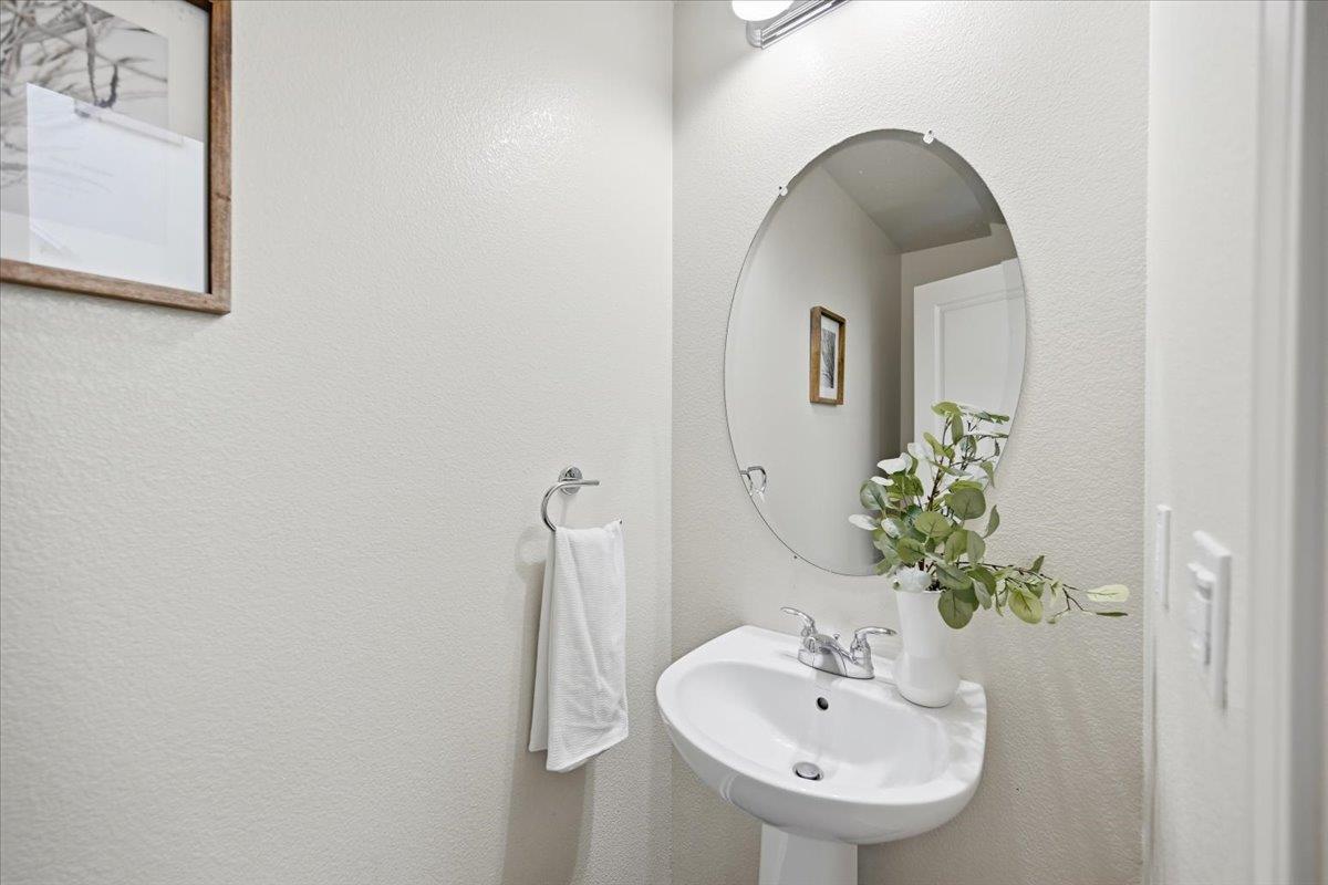 Detail Gallery Image 18 of 41 For 536 Almaden Walk Loop, San Jose,  CA 95125 - 2 Beds | 2/1 Baths