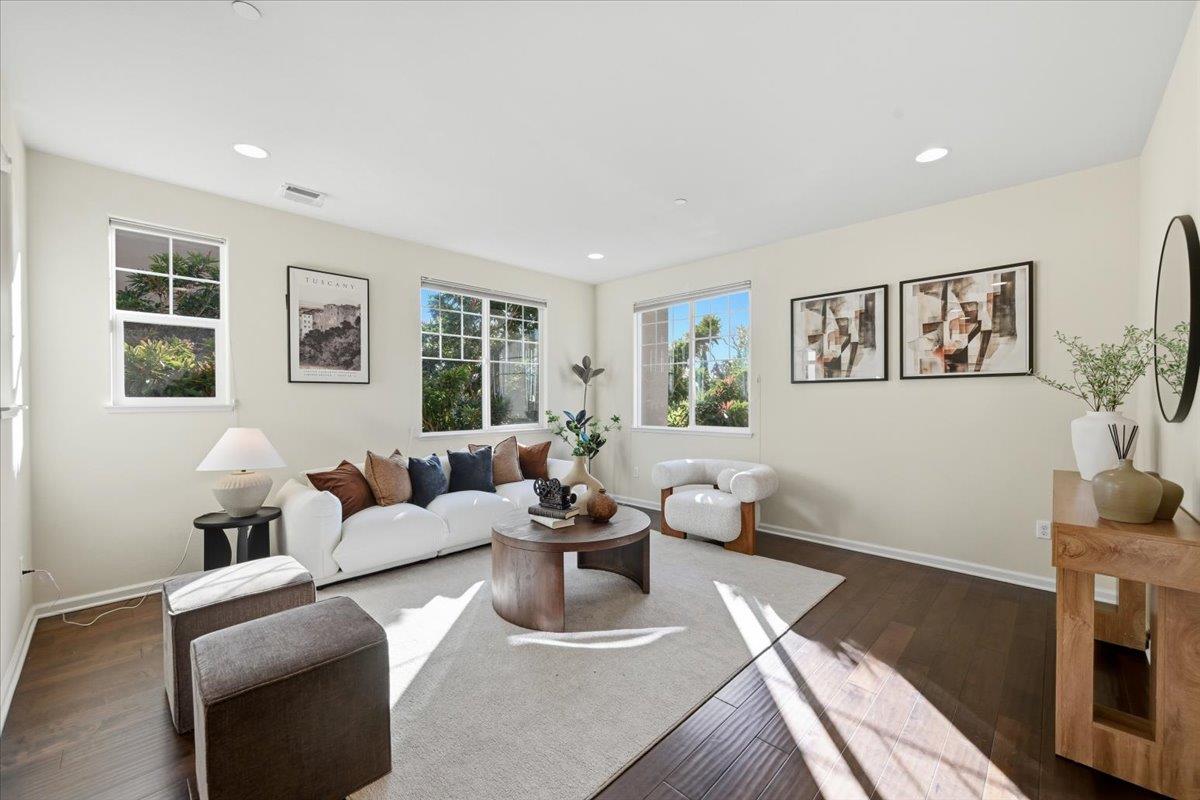 Detail Gallery Image 3 of 41 For 536 Almaden Walk Loop, San Jose,  CA 95125 - 2 Beds | 2/1 Baths