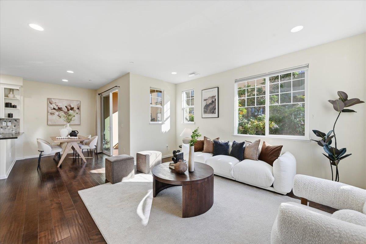 Detail Gallery Image 4 of 41 For 536 Almaden Walk Loop, San Jose,  CA 95125 - 2 Beds | 2/1 Baths