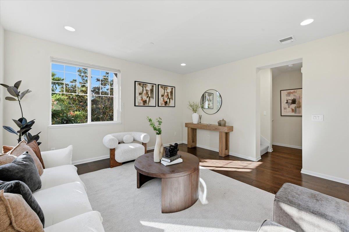 Detail Gallery Image 6 of 41 For 536 Almaden Walk Loop, San Jose,  CA 95125 - 2 Beds | 2/1 Baths