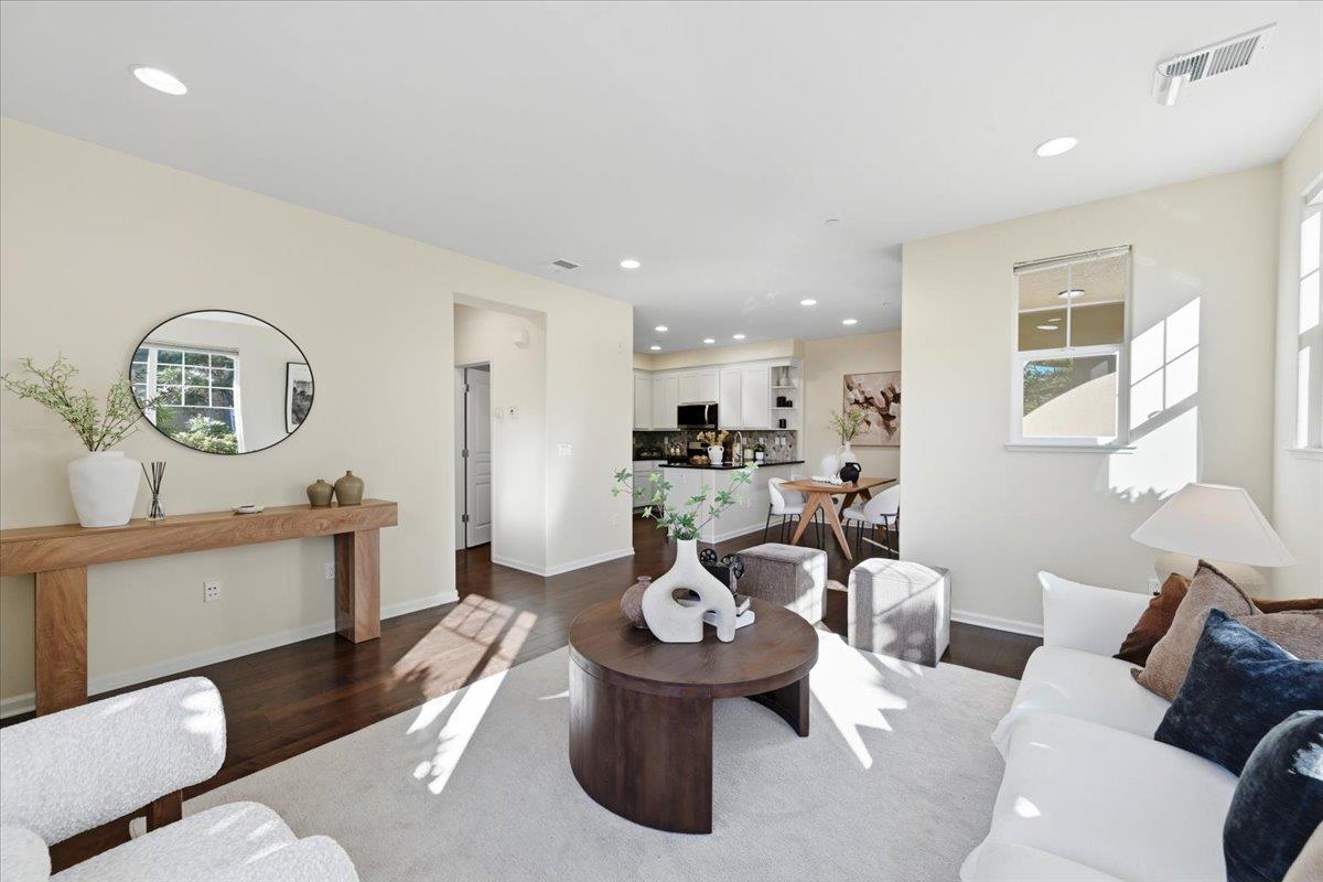 Detail Gallery Image 7 of 41 For 536 Almaden Walk Loop, San Jose,  CA 95125 - 2 Beds | 2/1 Baths