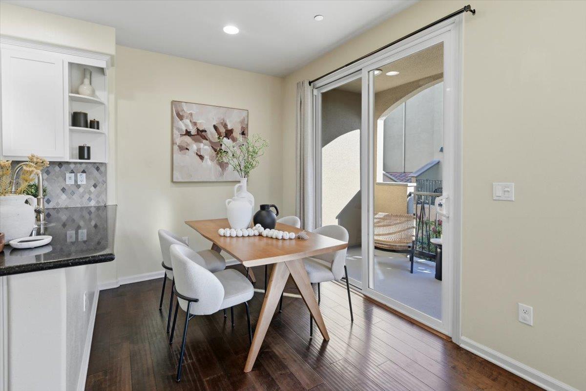 Detail Gallery Image 8 of 41 For 536 Almaden Walk Loop, San Jose,  CA 95125 - 2 Beds | 2/1 Baths