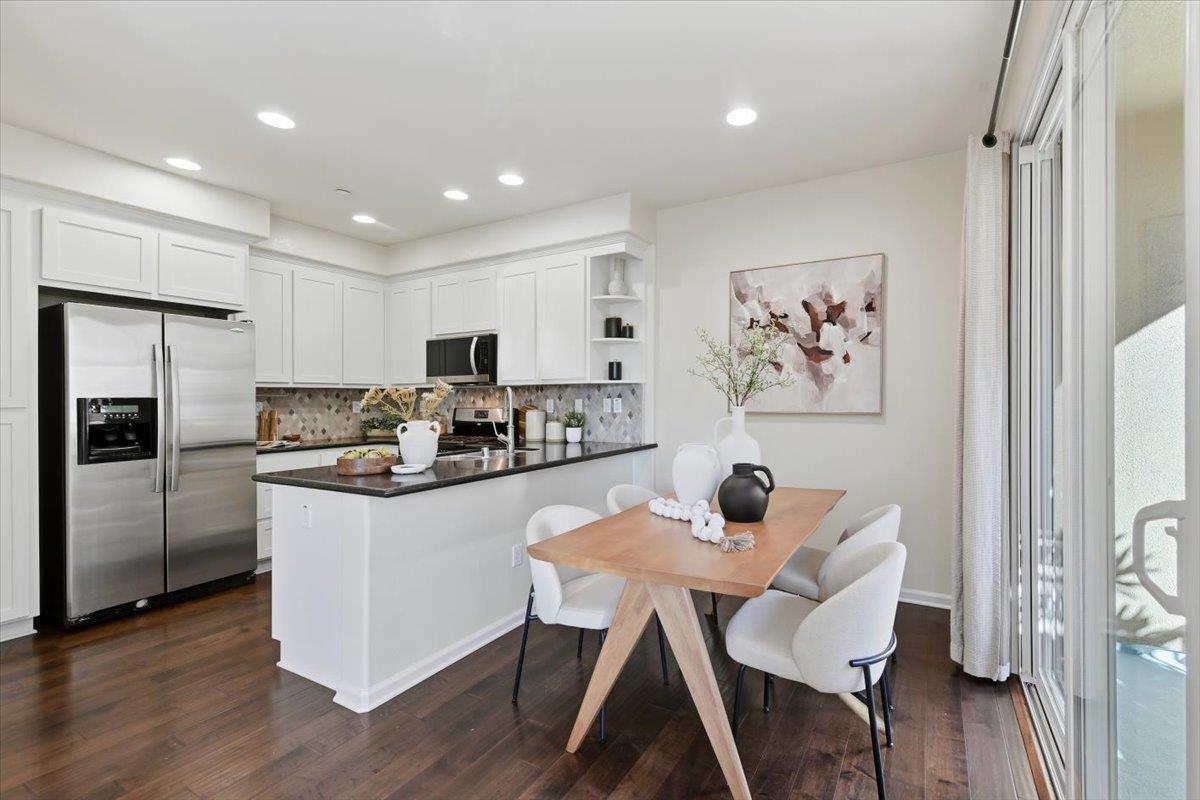 Detail Gallery Image 9 of 41 For 536 Almaden Walk Loop, San Jose,  CA 95125 - 2 Beds | 2/1 Baths