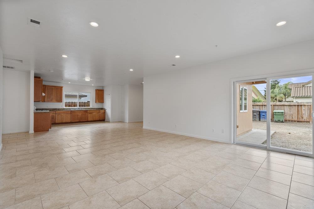 Detail Gallery Image 11 of 47 For 11 11 Walker Lane  Ca, Greenfield,  CA 93927 - 4 Beds | 2/1 Baths