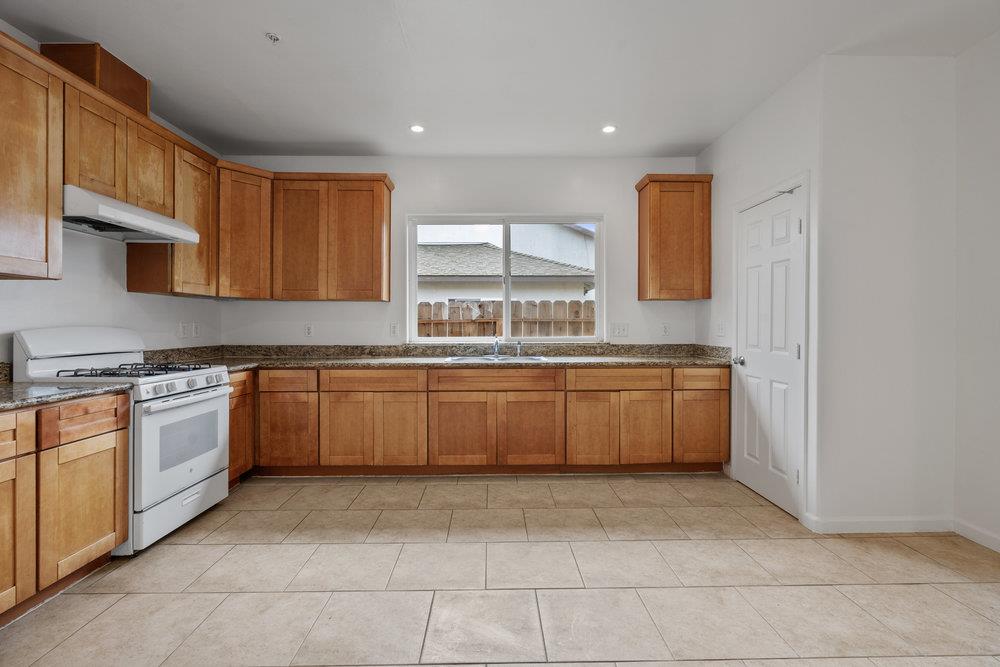 Detail Gallery Image 14 of 47 For 11 11 Walker Lane  Ca, Greenfield,  CA 93927 - 4 Beds | 2/1 Baths