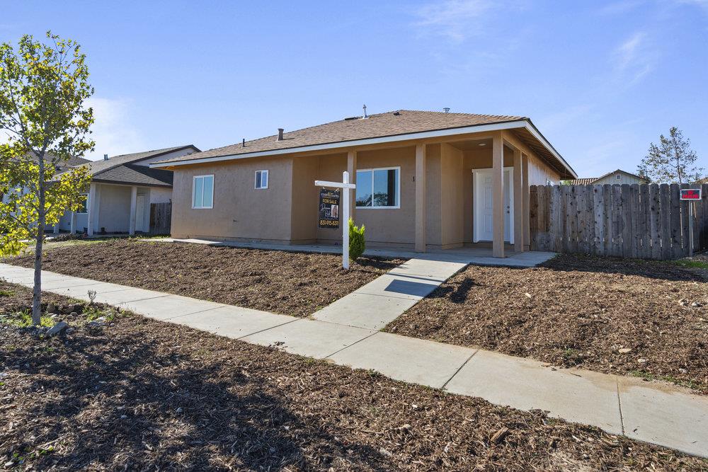 Detail Gallery Image 6 of 47 For 11 11 Walker Lane  Ca, Greenfield,  CA 93927 - 4 Beds | 2/1 Baths