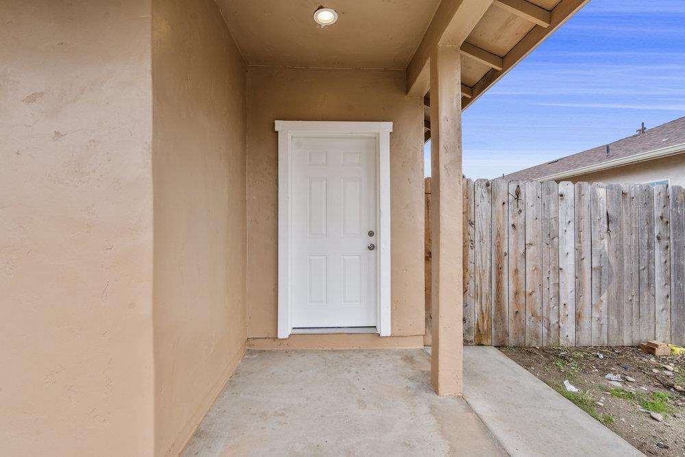 Detail Gallery Image 9 of 47 For 11 11 Walker Lane  Ca, Greenfield,  CA 93927 - 4 Beds | 2/1 Baths