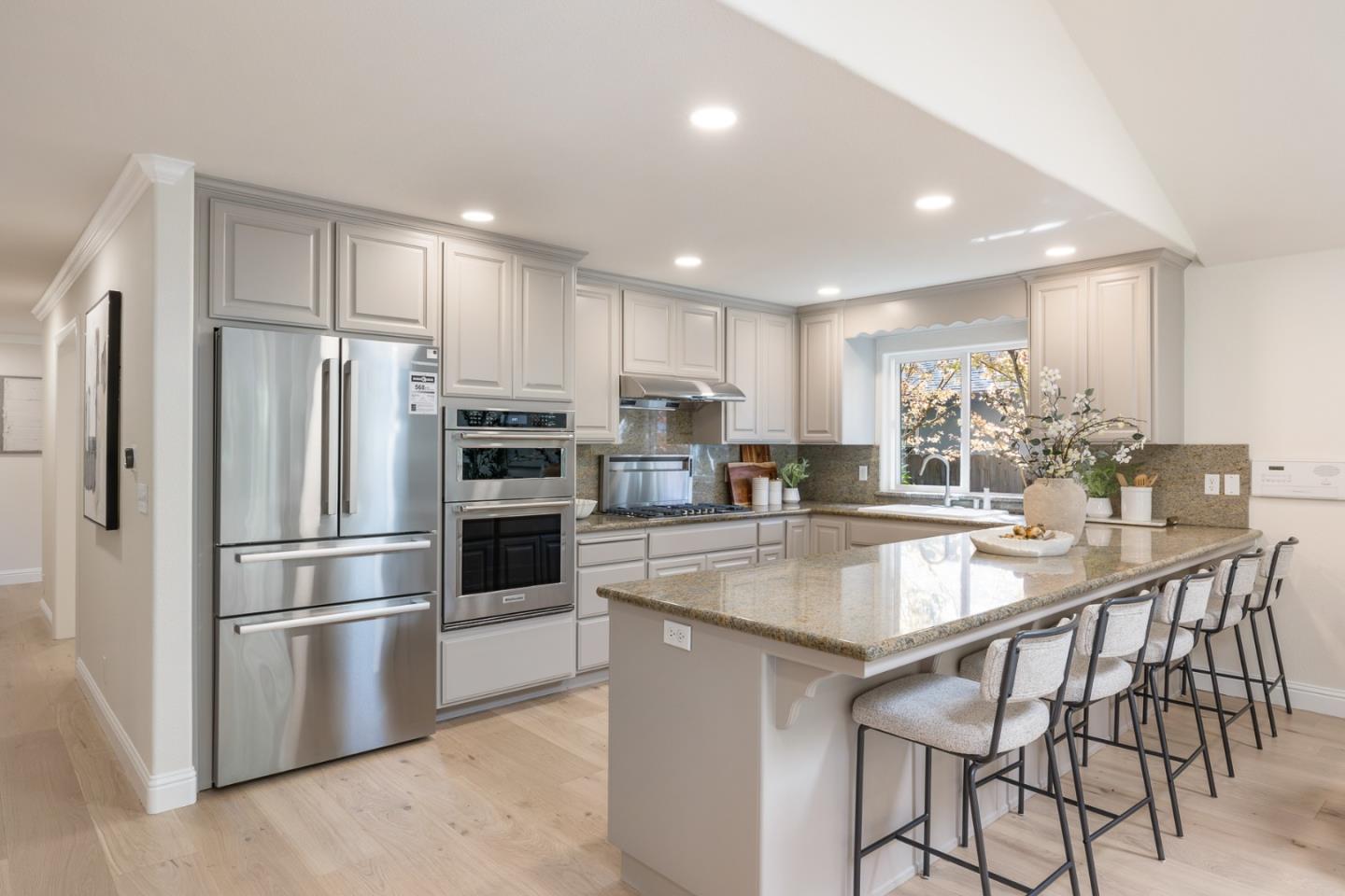 Detail Gallery Image 7 of 29 For 777 Moreno Ave, Palo Alto,  CA 94303 - 5 Beds | 3 Baths