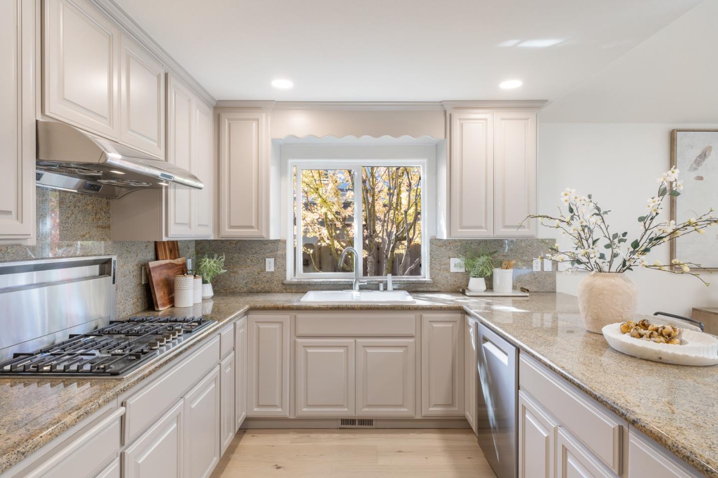 Detail Gallery Image 8 of 29 For 777 Moreno Ave, Palo Alto,  CA 94303 - 5 Beds | 3 Baths