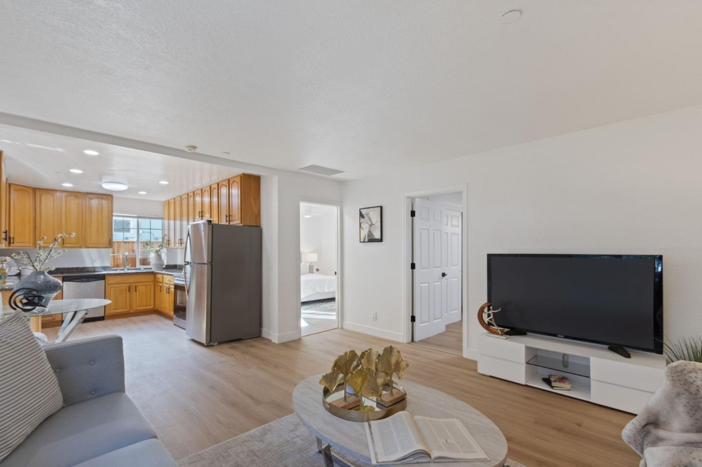 Detail Gallery Image 9 of 31 For 383 N Sunnyvale Ave, Sunnyvale,  CA 94085 - 3 Beds | 3 Baths