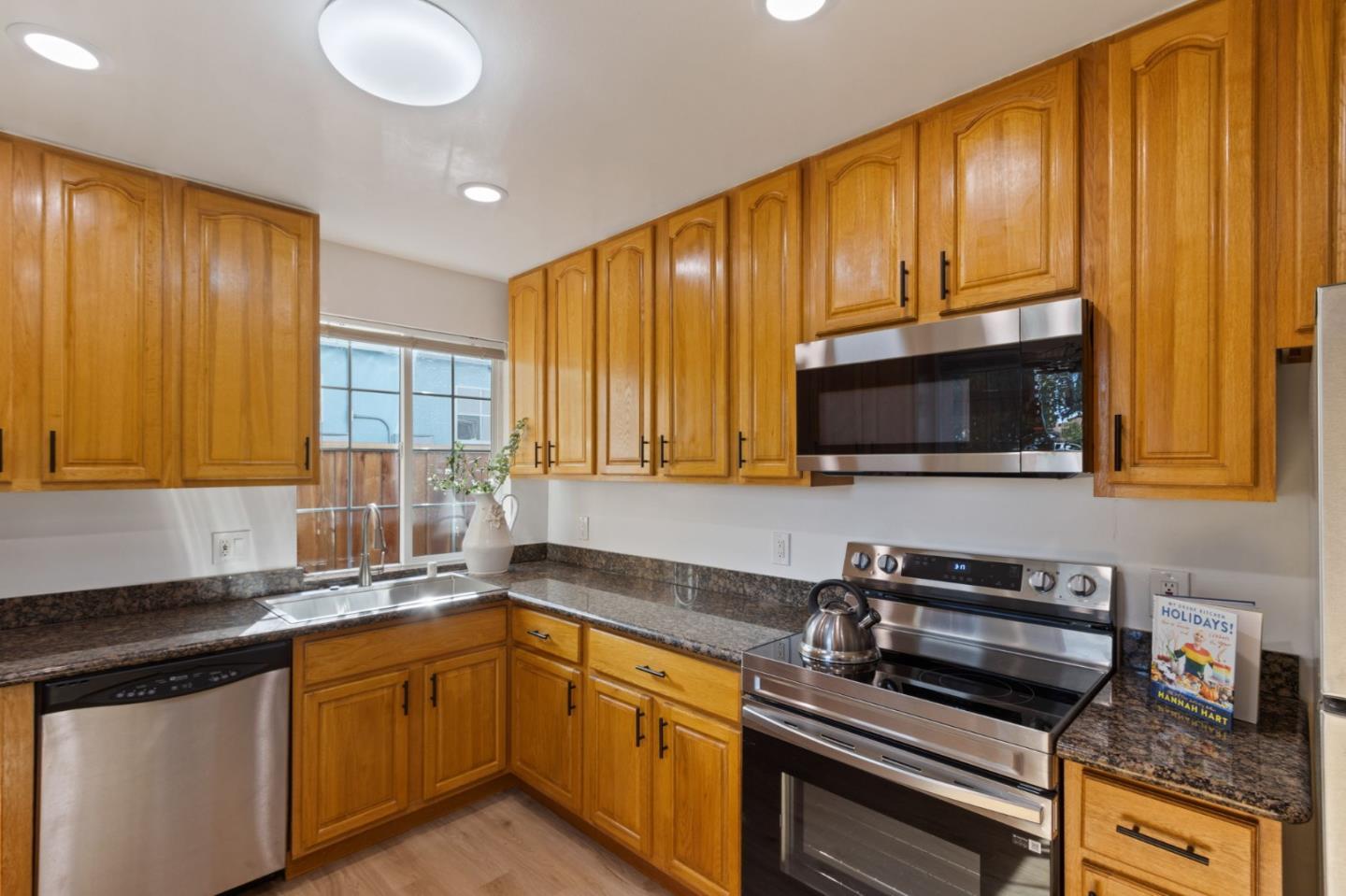 Detail Gallery Image 5 of 31 For 383 N Sunnyvale Ave, Sunnyvale,  CA 94085 - – Beds | – Baths