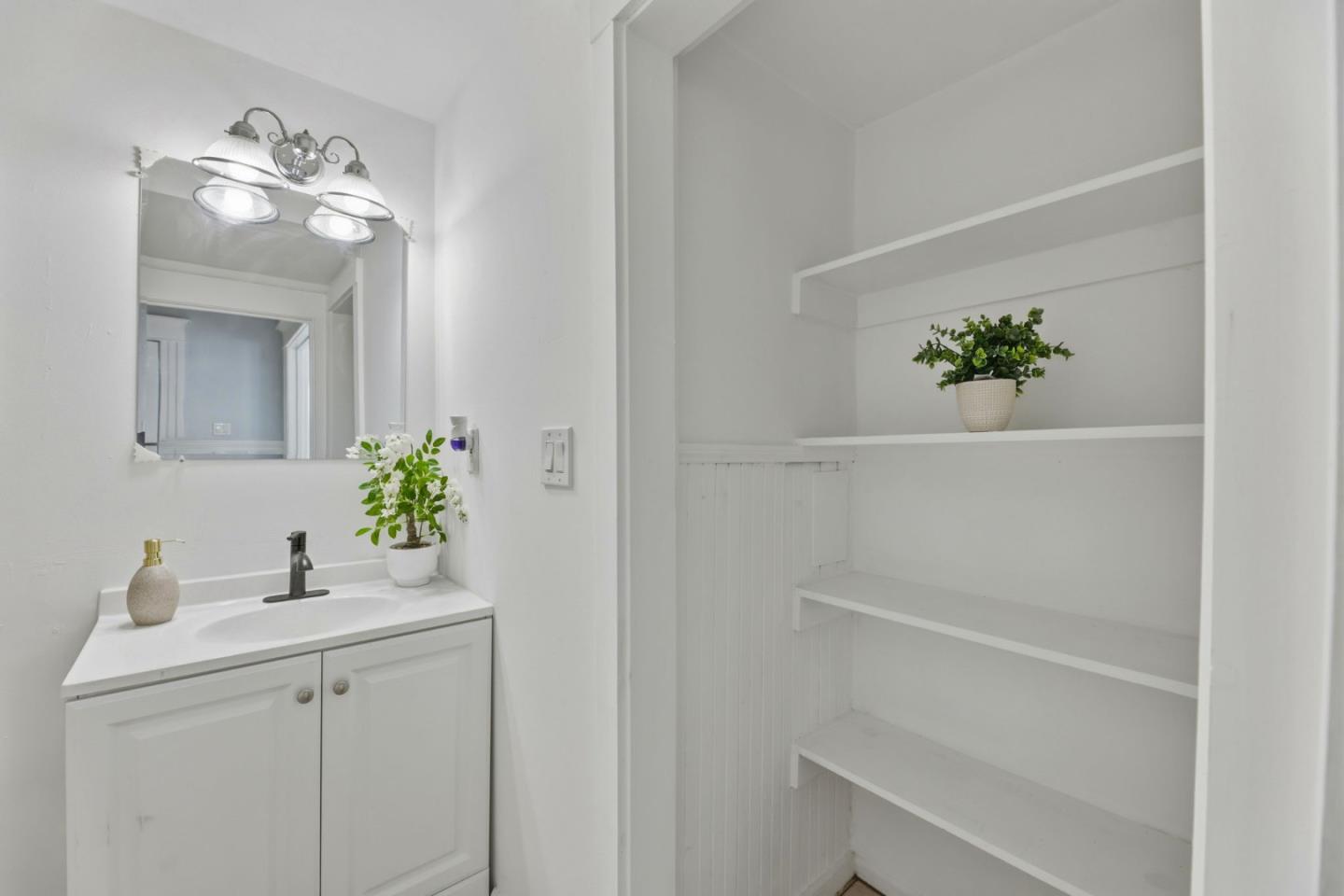 Detail Gallery Image 29 of 40 For 2504 E 24th St, Oakland,  CA 94601 - 4 Beds | 3 Baths