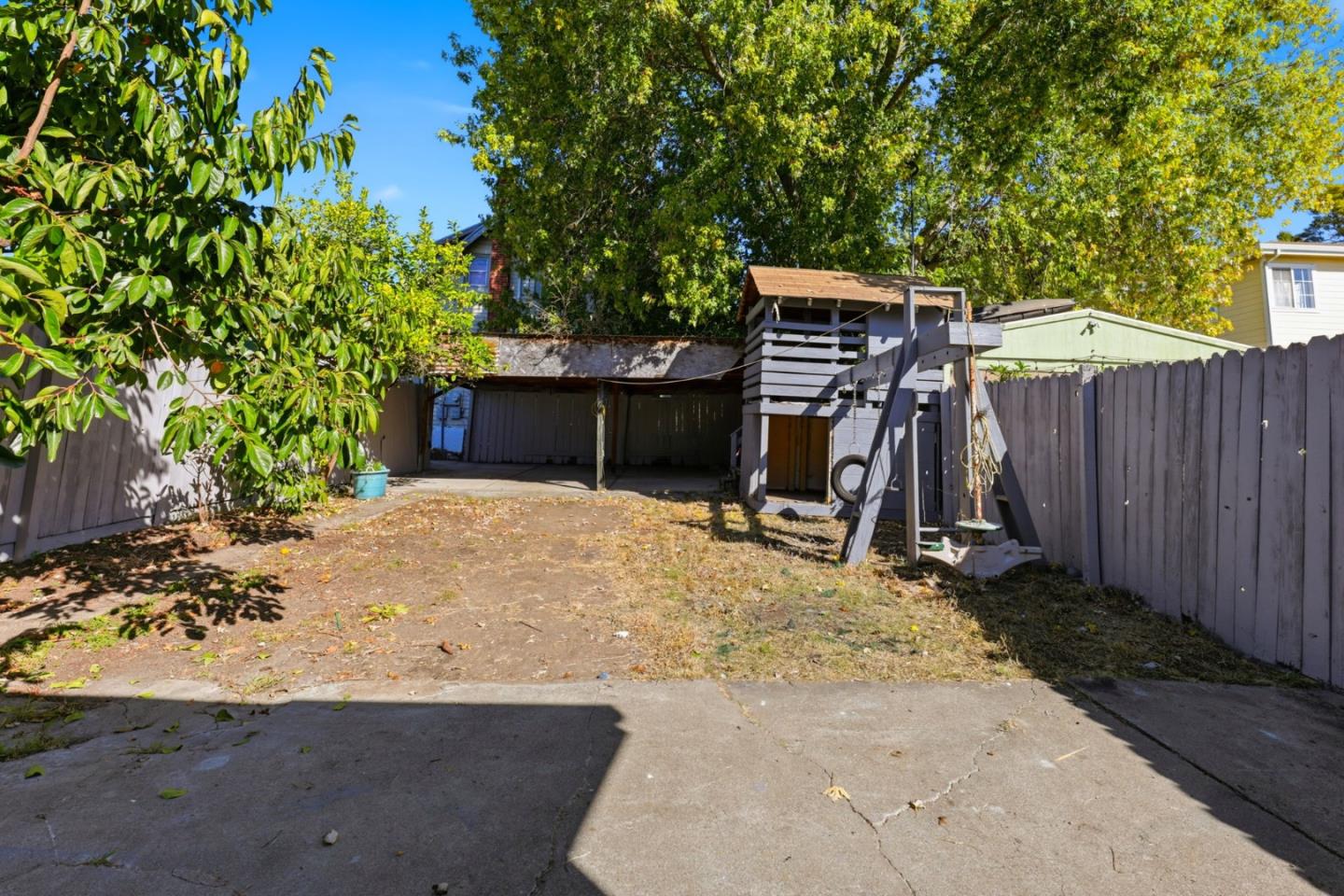 Detail Gallery Image 37 of 40 For 2504 E 24th St, Oakland,  CA 94601 - 4 Beds | 3 Baths