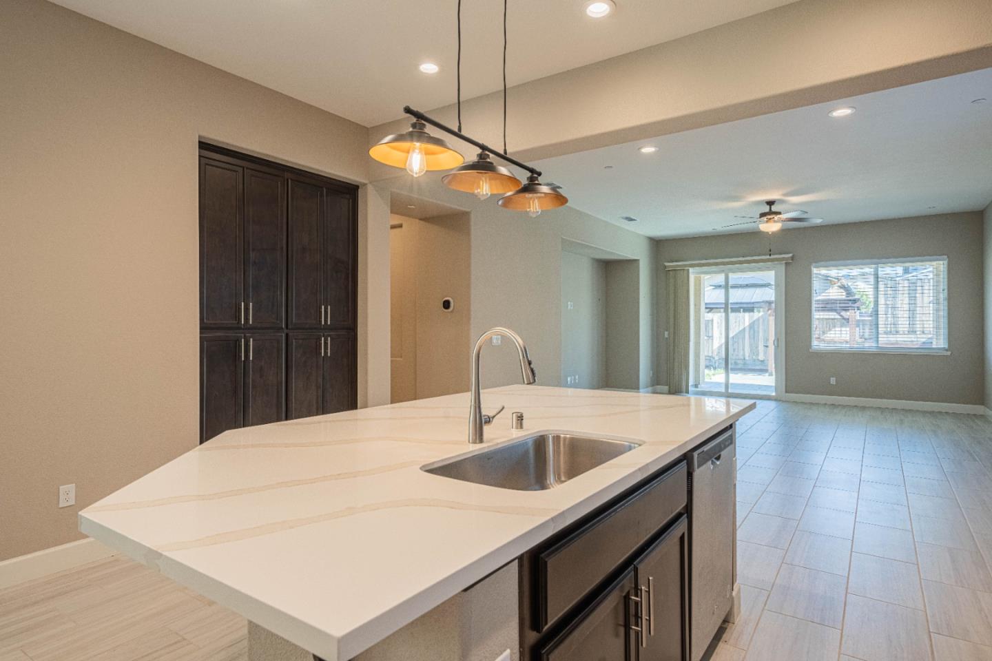 Detail Gallery Image 14 of 45 For 1357 Sunridge Dr, Hollister,  CA 95023 - 4 Beds | 3/1 Baths