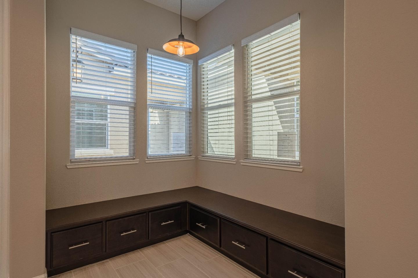 Detail Gallery Image 16 of 45 For 1357 Sunridge Dr, Hollister,  CA 95023 - 4 Beds | 3/1 Baths