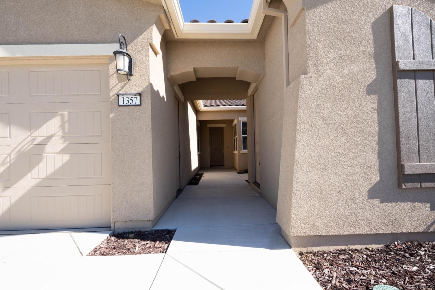 Detail Gallery Image 3 of 45 For 1357 Sunridge Dr, Hollister,  CA 95023 - 4 Beds | 3/1 Baths