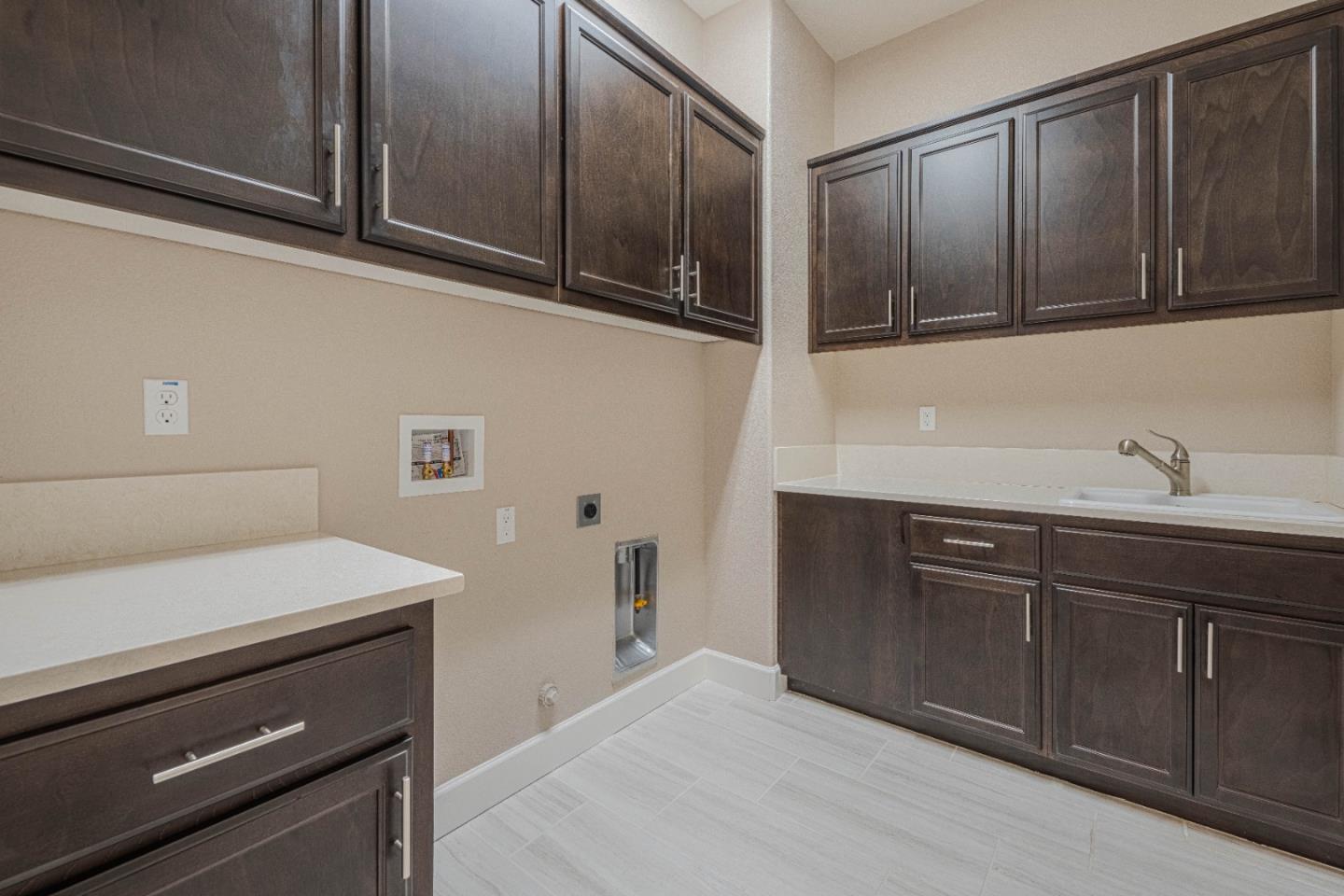 Detail Gallery Image 38 of 45 For 1357 Sunridge Dr, Hollister,  CA 95023 - 4 Beds | 3/1 Baths