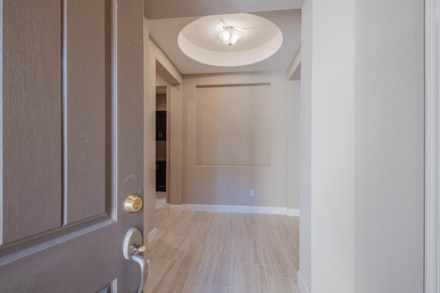 Detail Gallery Image 5 of 45 For 1357 Sunridge Dr, Hollister,  CA 95023 - 4 Beds | 3/1 Baths