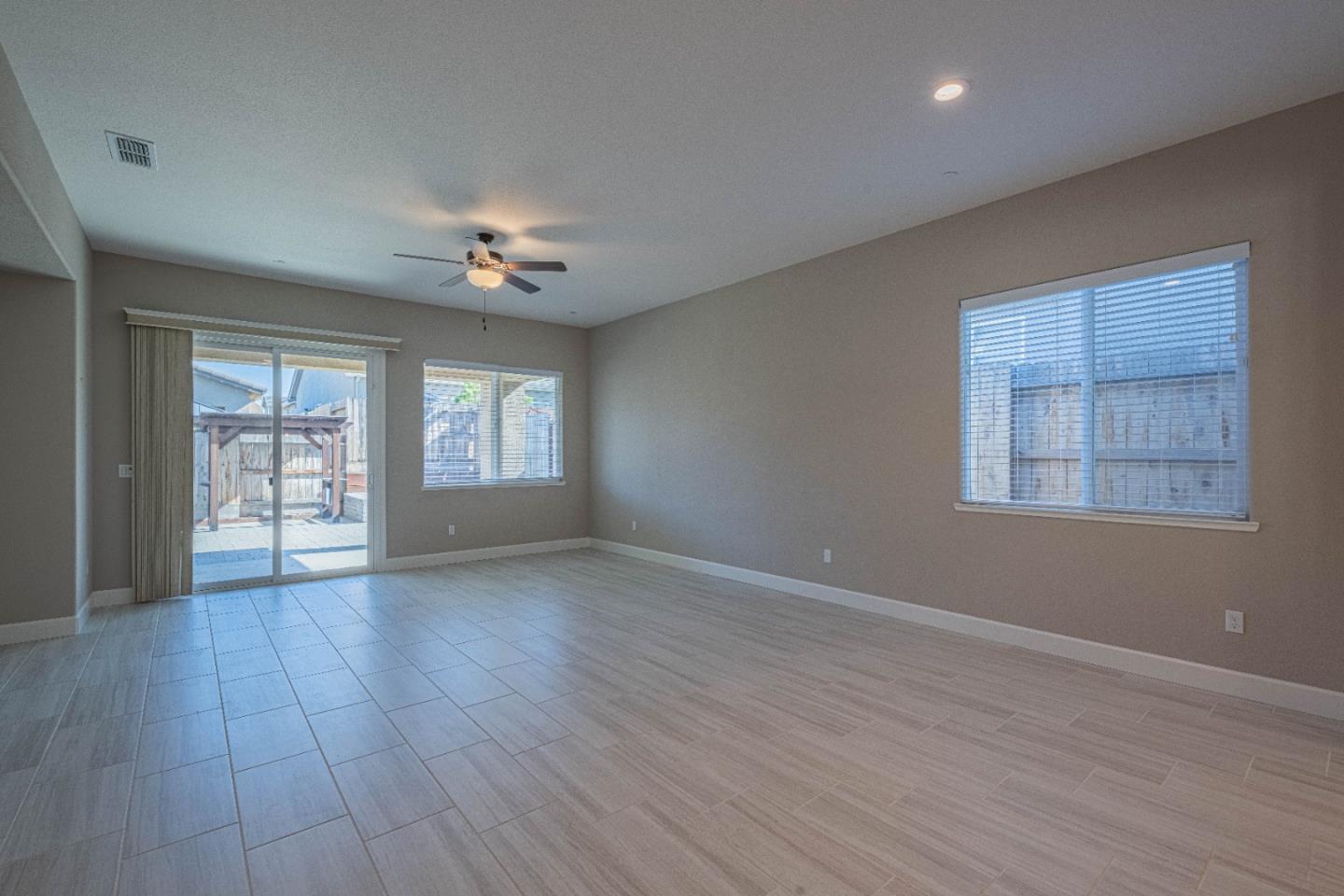 Detail Gallery Image 7 of 45 For 1357 Sunridge Dr, Hollister,  CA 95023 - 4 Beds | 3/1 Baths