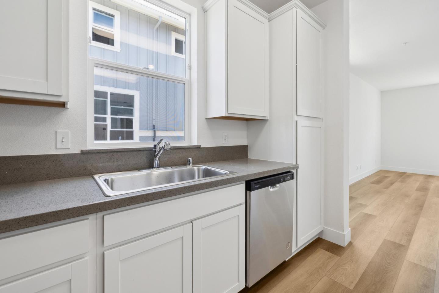 Detail Gallery Image 10 of 21 For 429 Annie Dr, Watsonville,  CA 95076 - 3 Beds | 3/1 Baths