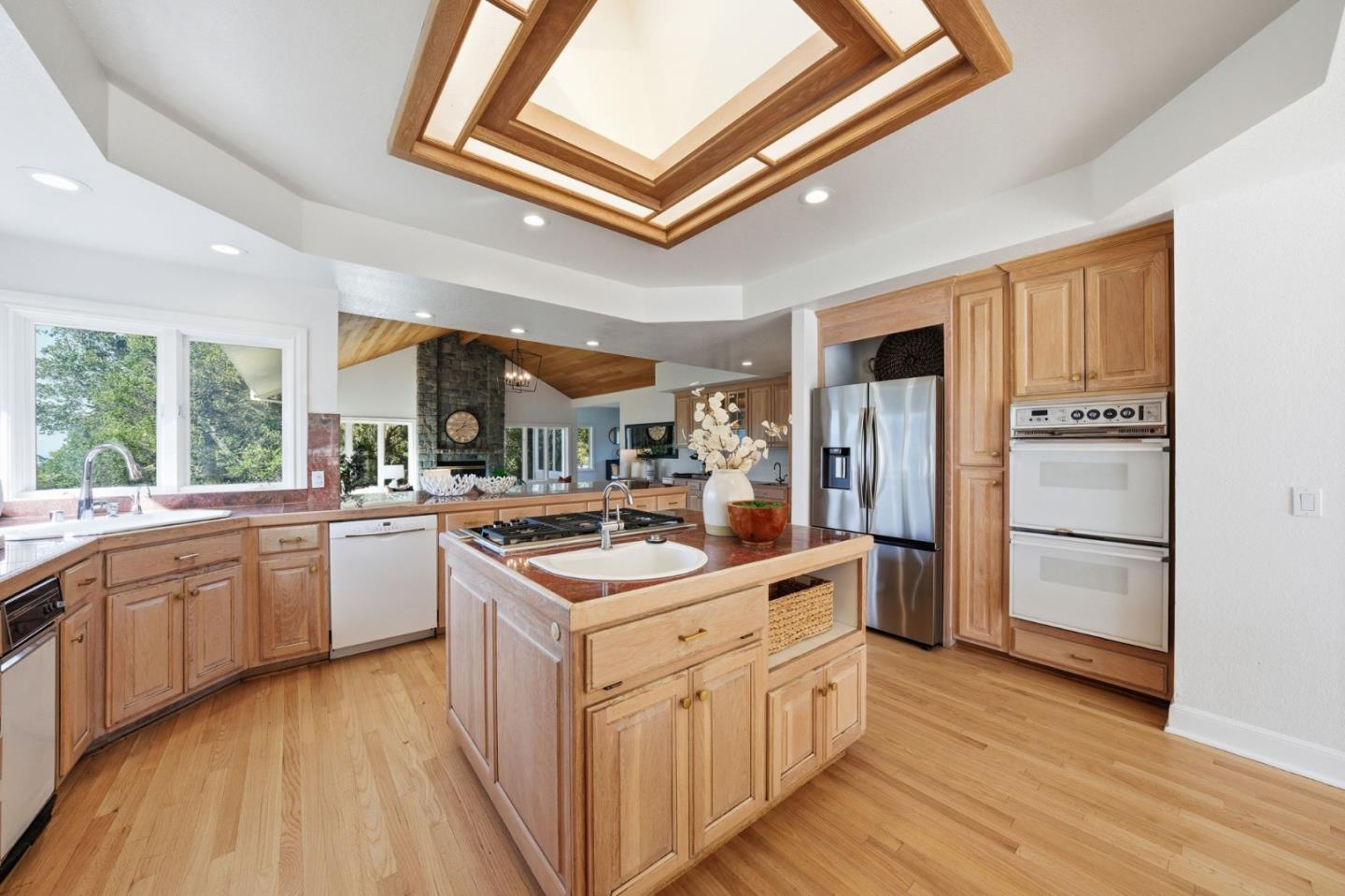 Detail Gallery Image 22 of 76 For 22334 Regnart Rd, Cupertino,  CA 95014 - 5 Beds | 3/1 Baths