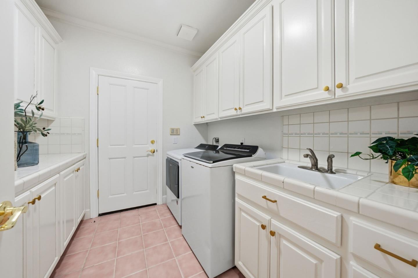 Detail Gallery Image 53 of 76 For 22334 Regnart Rd, Cupertino,  CA 95014 - 5 Beds | 3/1 Baths