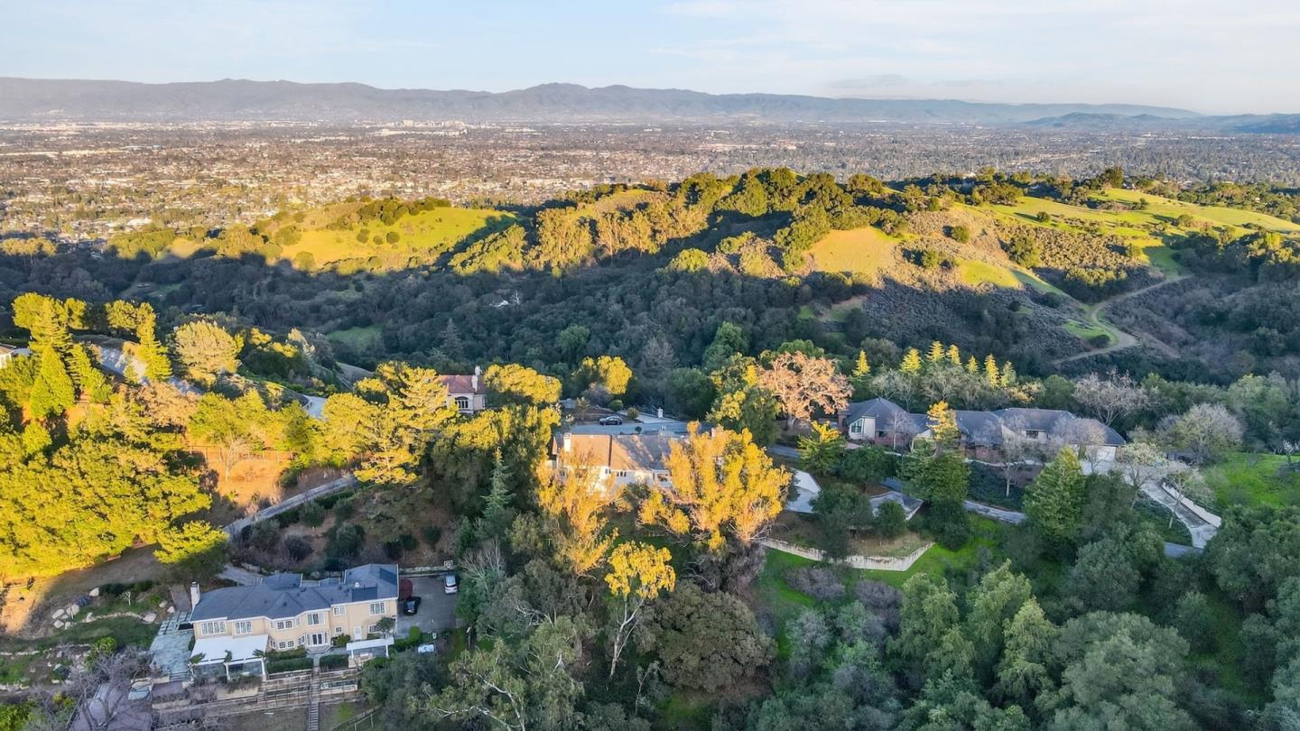 Detail Gallery Image 6 of 76 For 22334 Regnart Rd, Cupertino,  CA 95014 - 5 Beds | 3/1 Baths