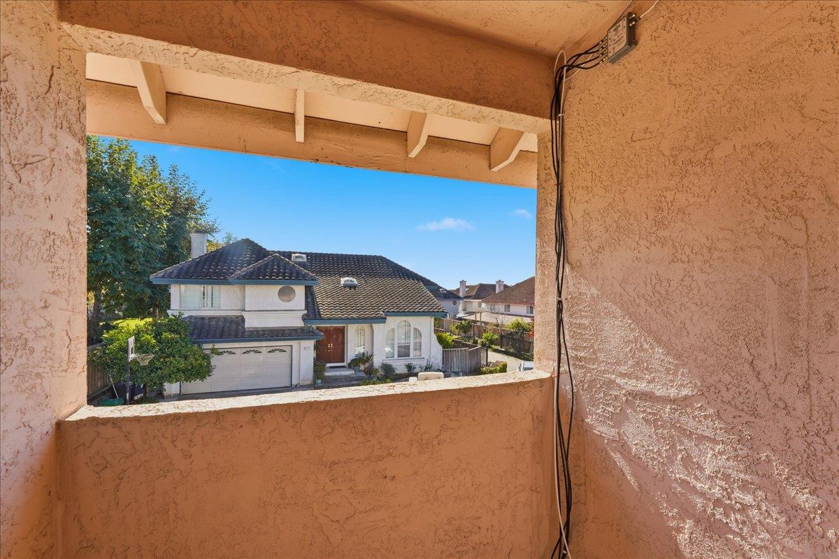 Detail Gallery Image 12 of 31 For 215 June Ct, Watsonville,  CA 95076 - 4 Beds | 2/1 Baths