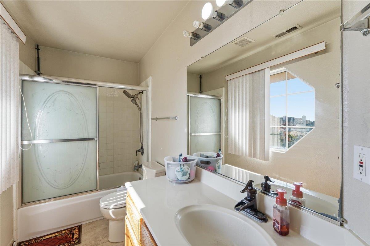 Detail Gallery Image 15 of 31 For 215 June Ct, Watsonville,  CA 95076 - 4 Beds | 2/1 Baths