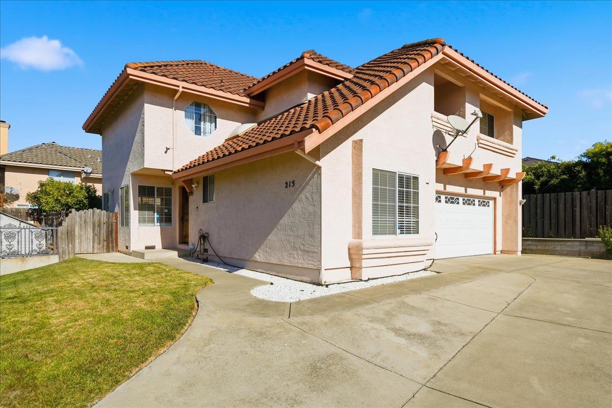 Detail Gallery Image 2 of 31 For 215 June Ct, Watsonville,  CA 95076 - 4 Beds | 2/1 Baths