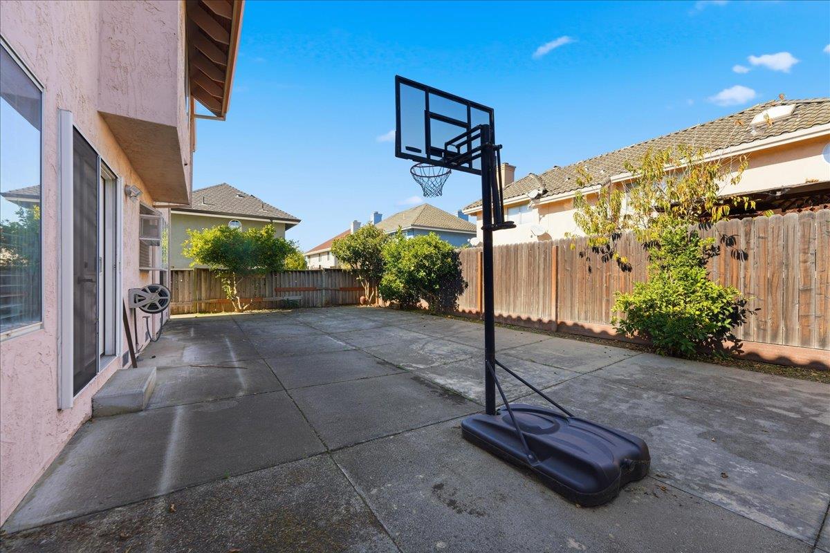 Detail Gallery Image 20 of 31 For 215 June Ct, Watsonville,  CA 95076 - 4 Beds | 2/1 Baths