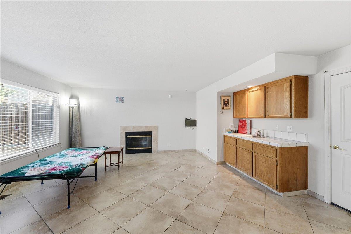 Detail Gallery Image 4 of 31 For 215 June Ct, Watsonville,  CA 95076 - 4 Beds | 2/1 Baths